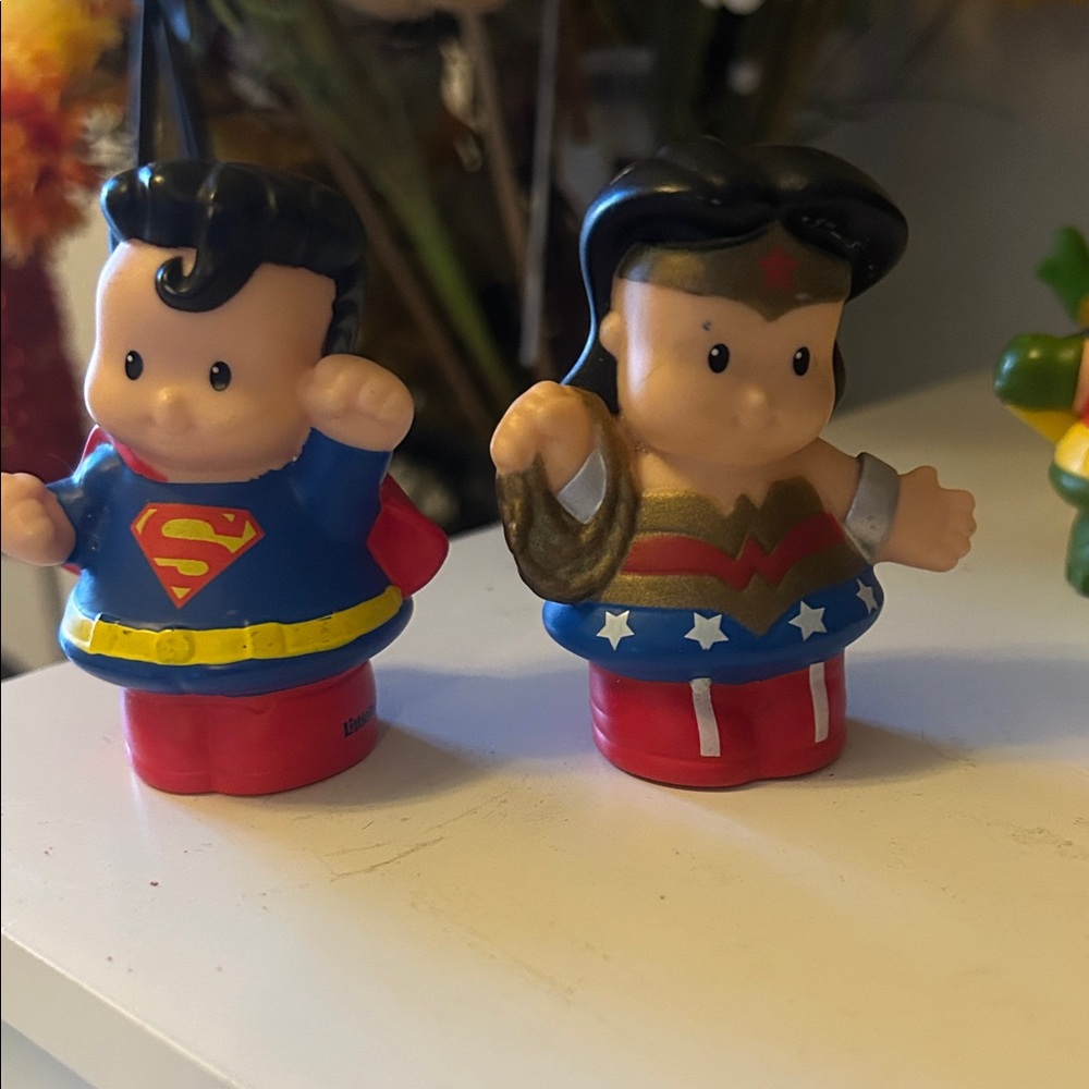 Superman and super women little people fisher price duo play set